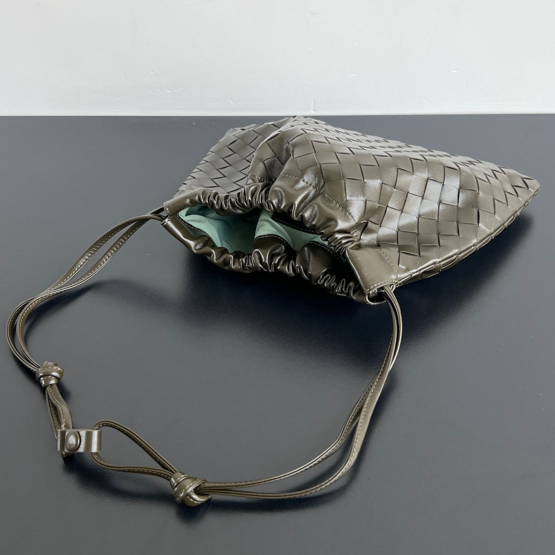 DUSTBAG MEDIUM 32 IN ARMY GREEN CALFSKIN