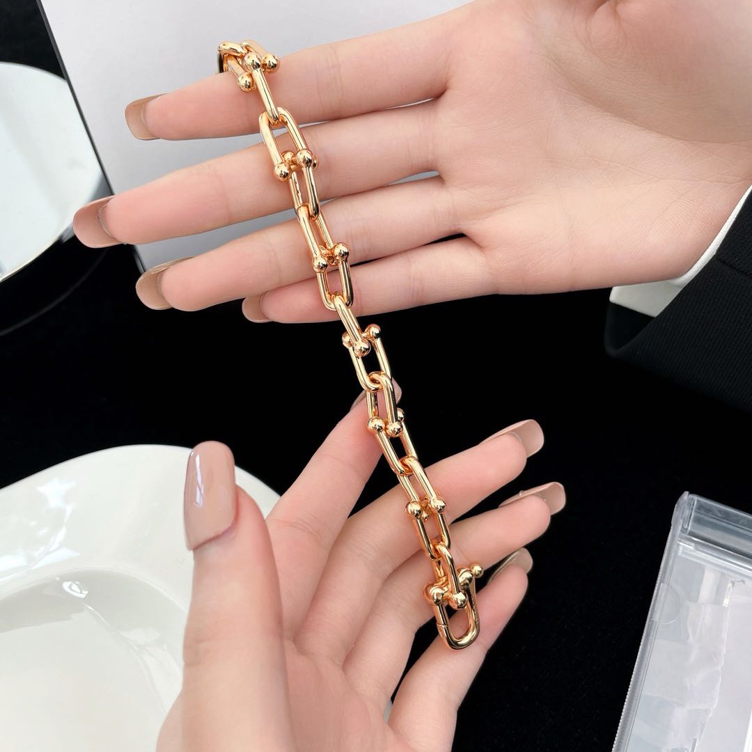 Armband mit U-Haken und Hufeisenverschluss in Gold