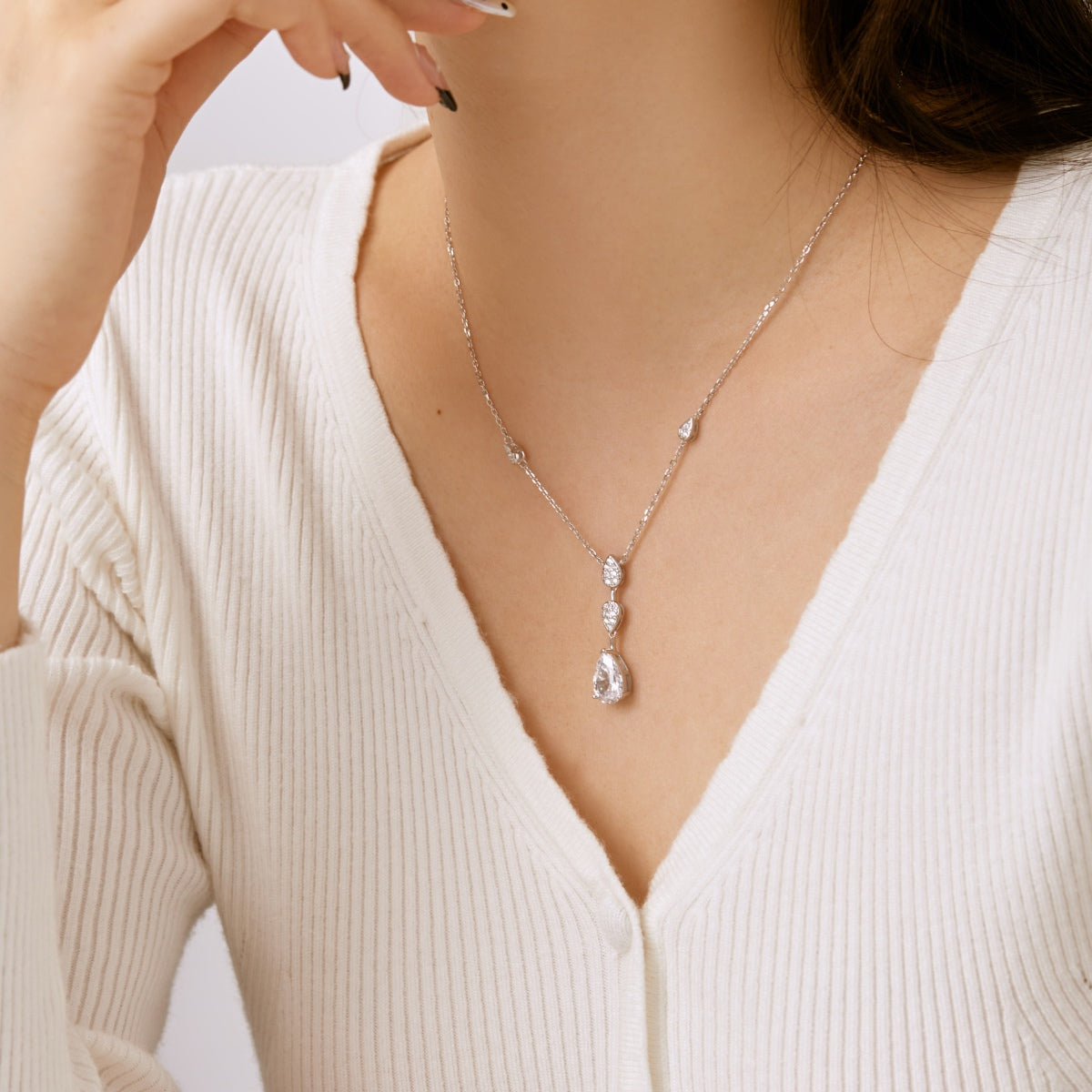 [AURORA]Dazzling Pear Cut Necklace