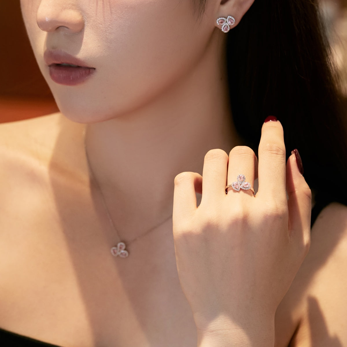 [AURORA]Elegant Flower Shape Pear Cut Necklace