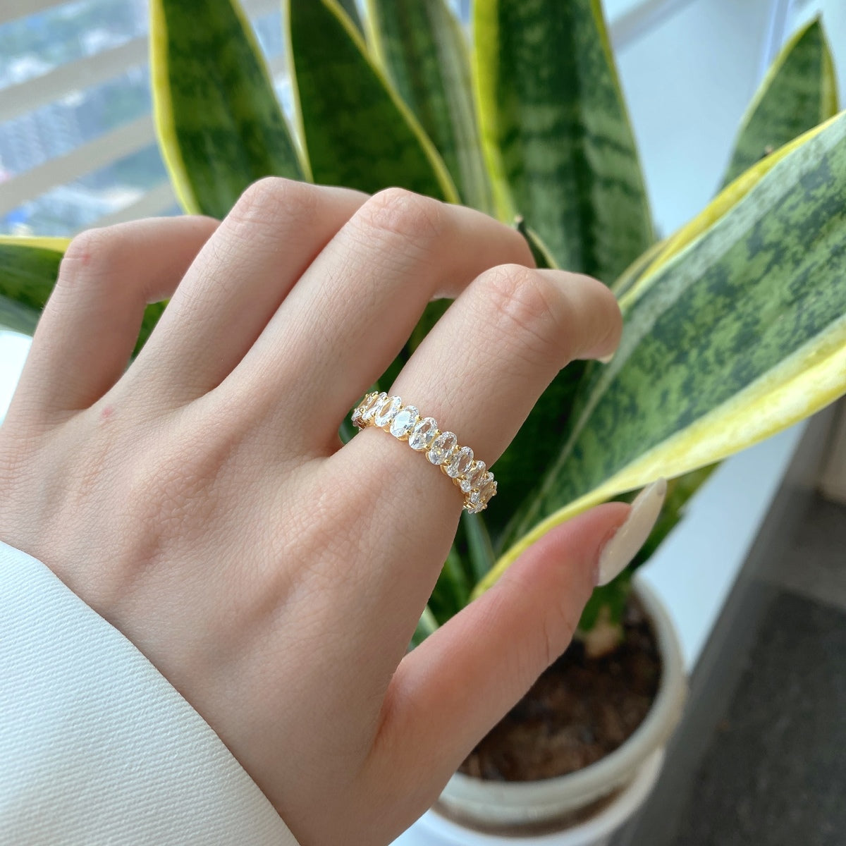 [AURORA]Ornate Oval Cut Tennis Ring