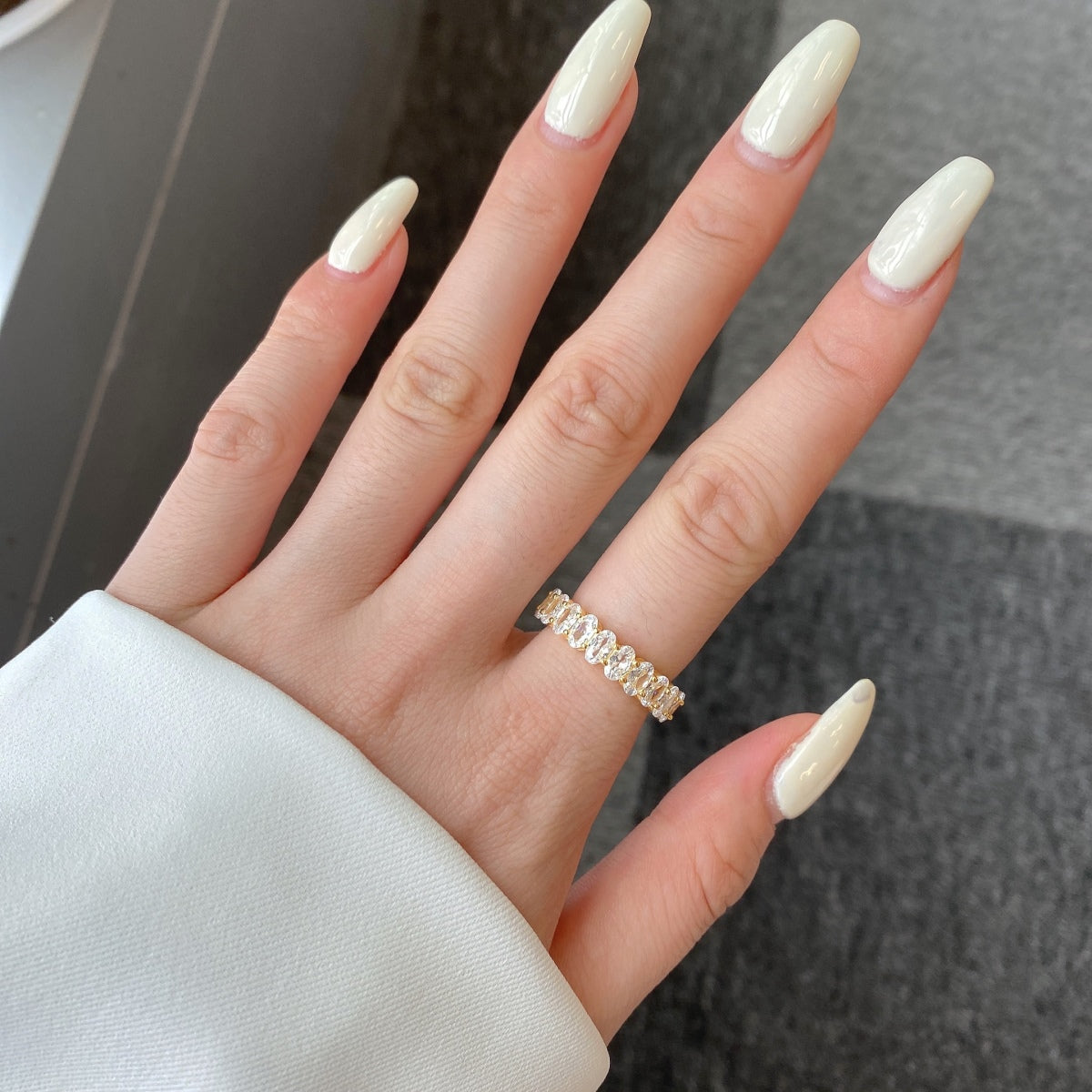 [AURORA]Ornate Oval Cut Tennis Ring