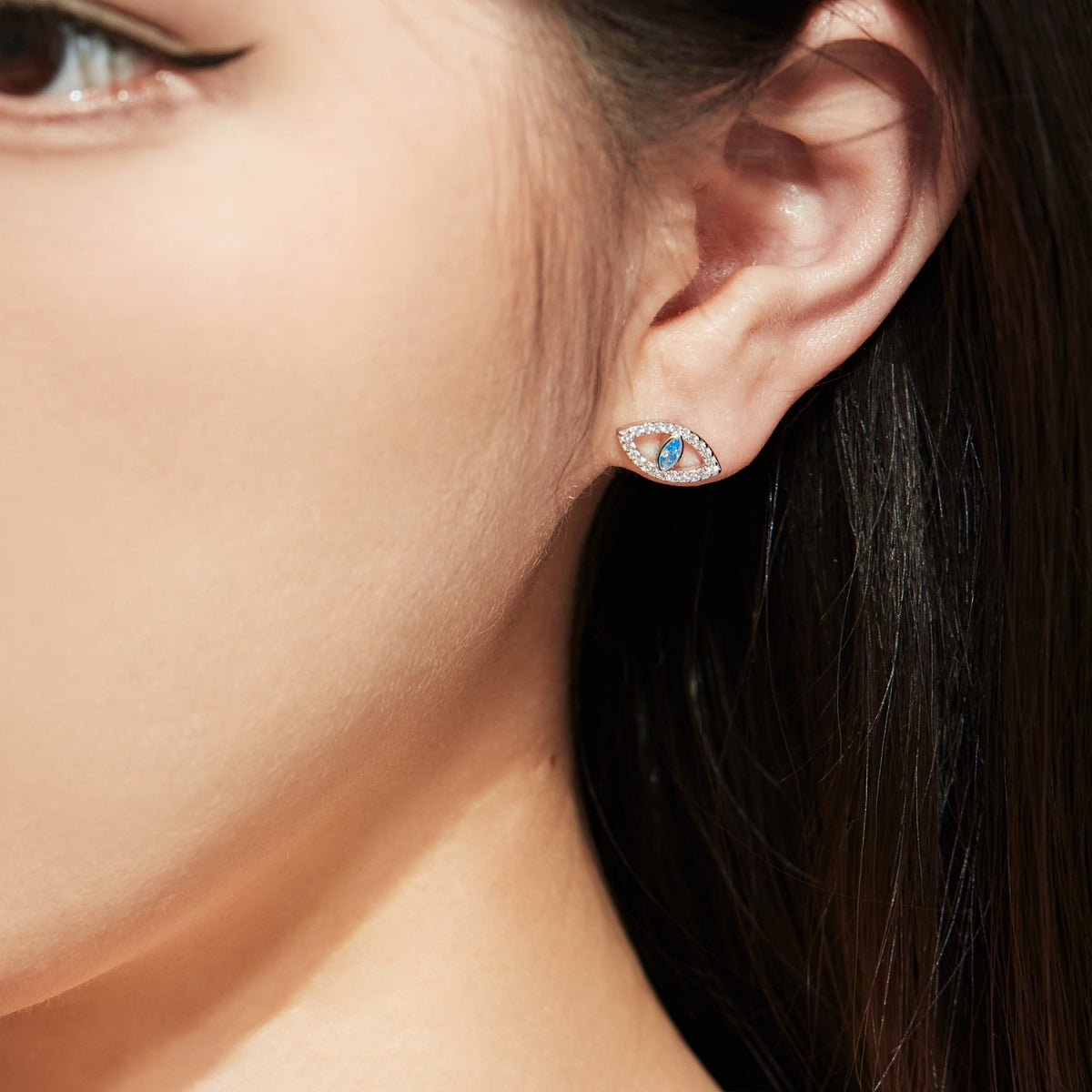 [AURORA]Blue Devil Eyes Hollow Stud Earrings