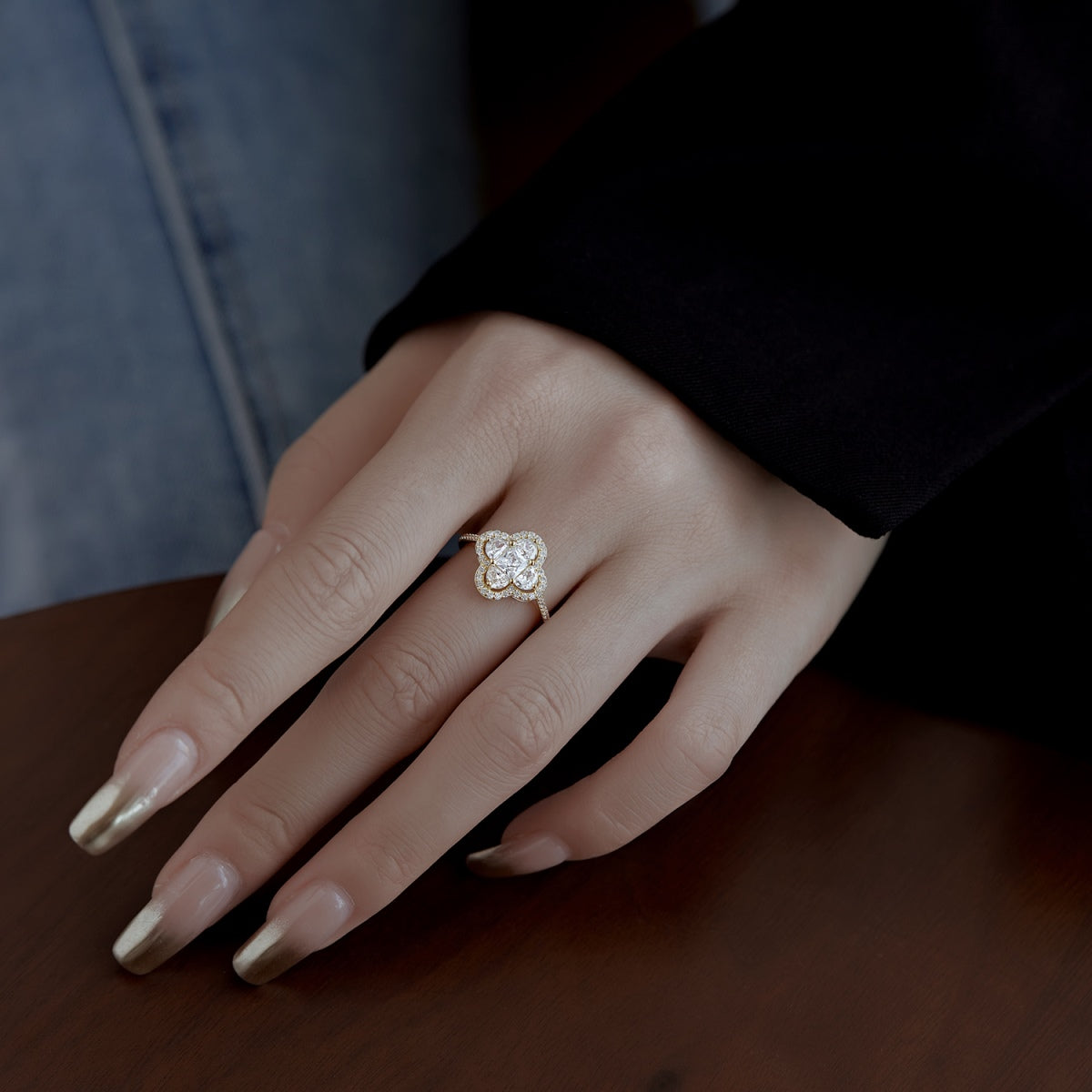 [AURORA]Luxurious Eternity Flower Shape Banquet Ring