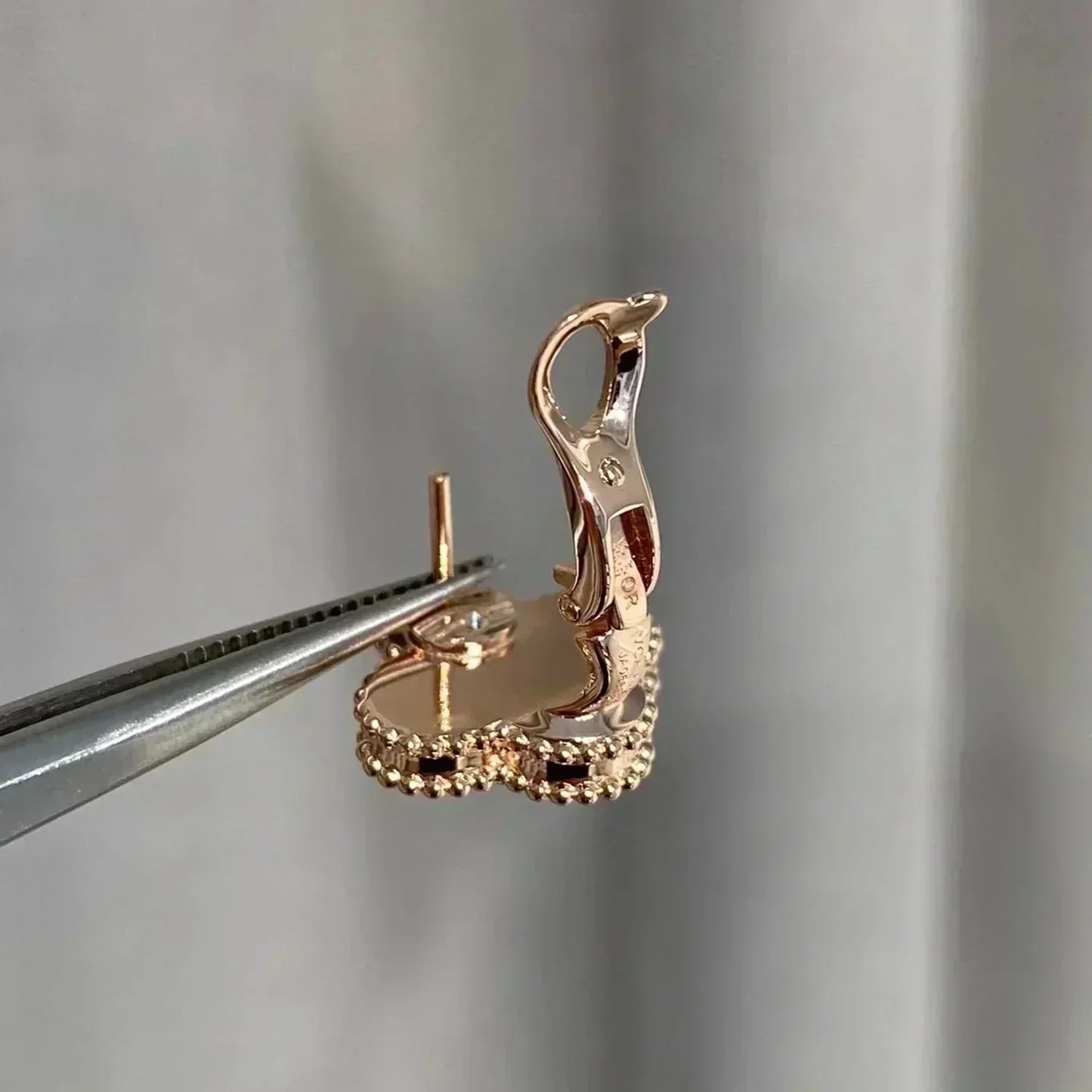 [basloveJW]クローバー ミディアム 1モチーフ ピンク モップ ダイヤモンド イヤリング
