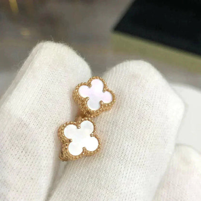 [basloveJW]クローバー ミニ 9.5mm ホワイト モップ イヤリング
