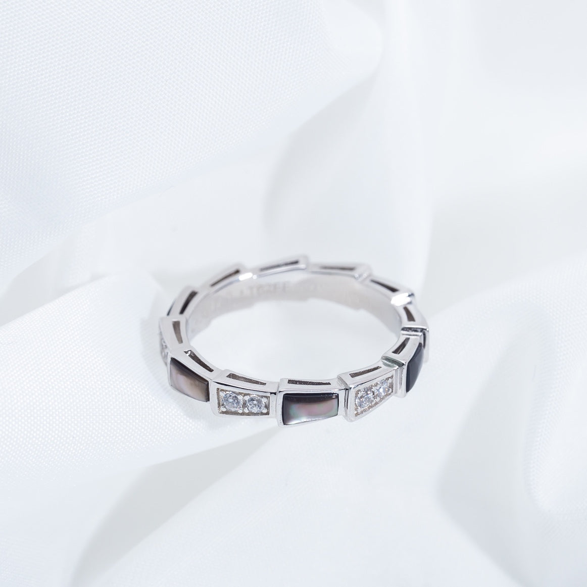 [AURORA]SERPENTI RING SILBER DIAMANT SCHWARZ MOP 3MM