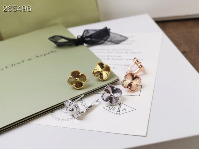 [basloveJW]CLOVER MITTLERE OHRSTECKER