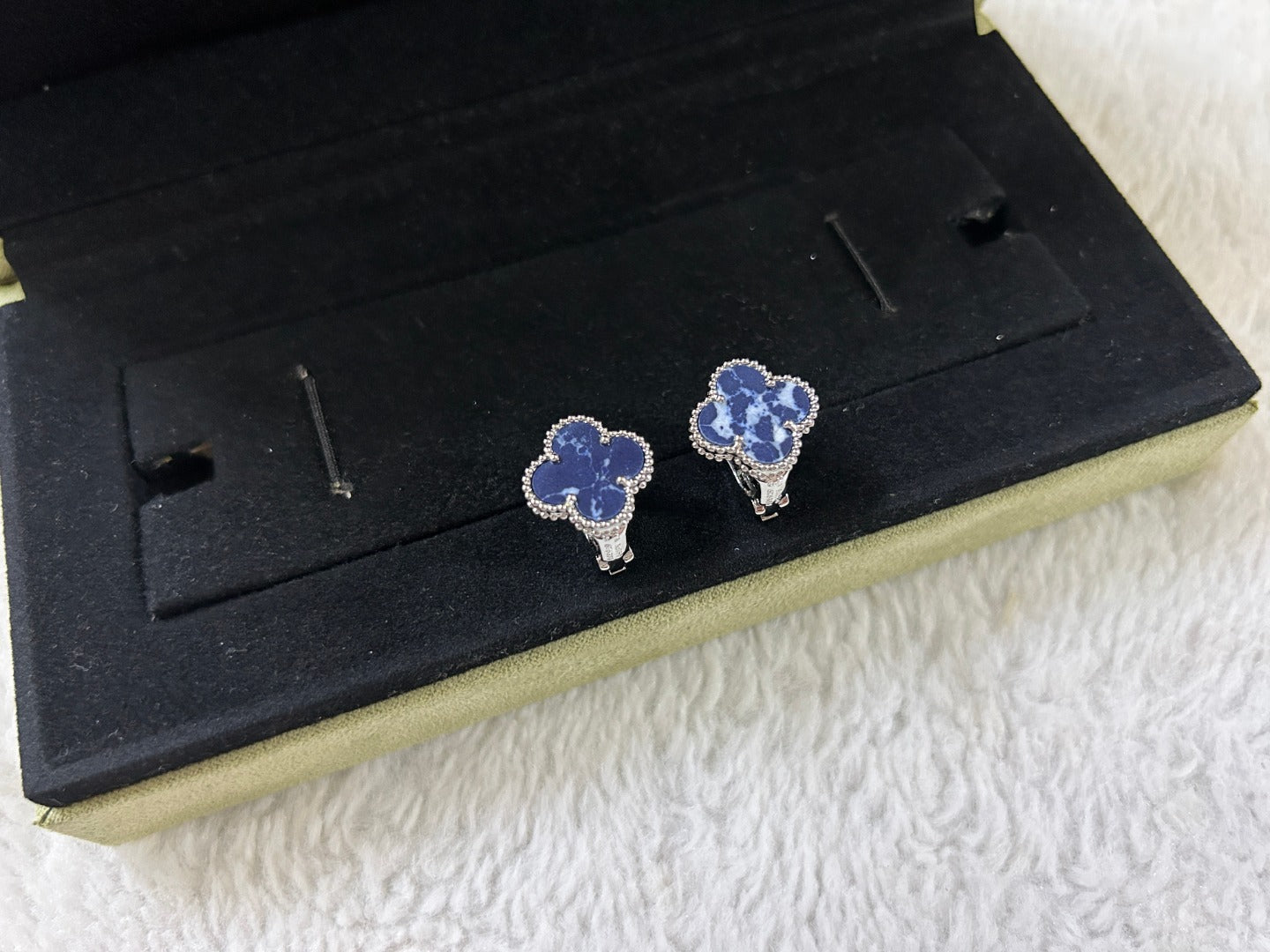 [basloveJW]CLOVER PIETERSITE MITTLERE OHRSTECKER
