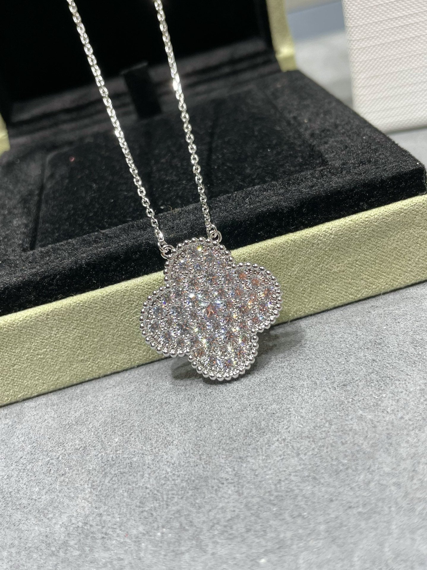 [basloveJW]クローバー 25mm ラージペンダント ダイヤモンドパヴェ シルバーネックレス