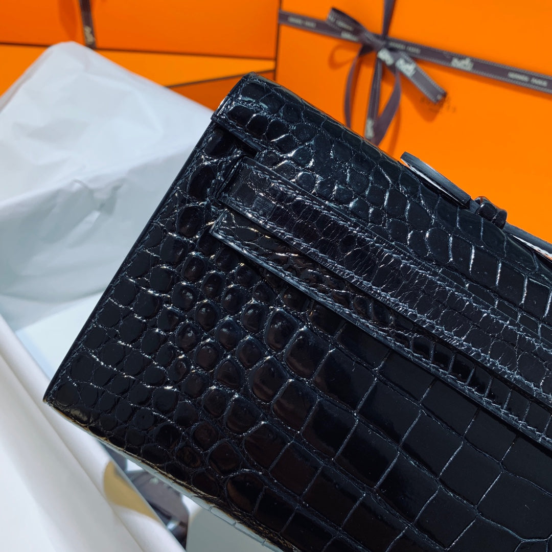 KELLY CUT 31 IN BLACK SHINY ALLIGATOR LEATHER WITH GOLD HARDWARE (MADE-TO-ODER)