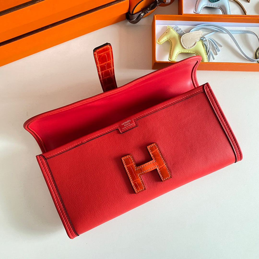 JIGE ELAN 29 CLUTCH IN RUBY RED CALFSKIN WITH APPLE RED LIZARD SKIN (MADE-TO-ODER)