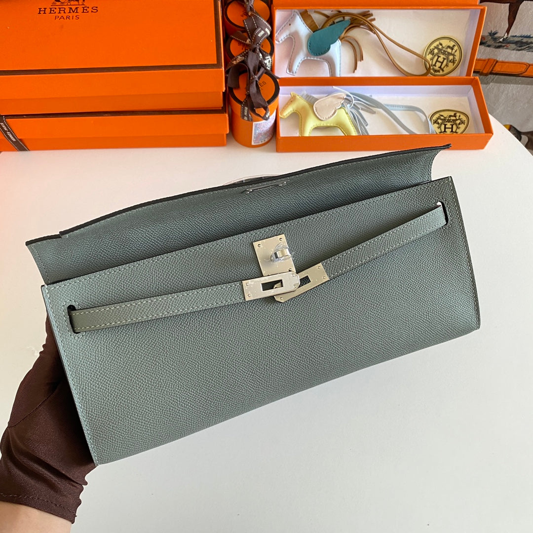 KELLY CUT 31 IN SEAFOAM GREEN CALFSKIN WITH SILVER HARDWARE