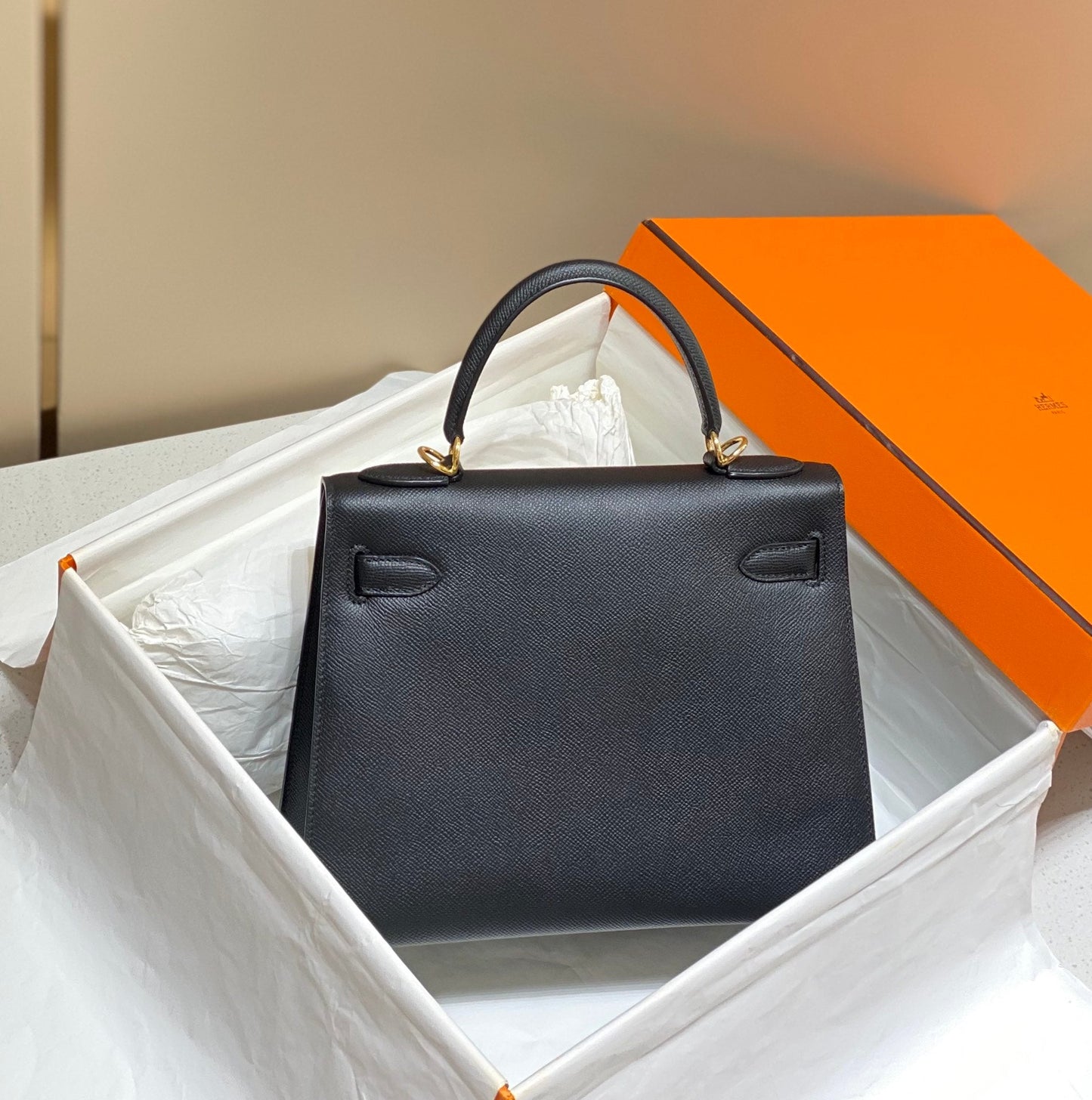KELLY 28CM IN NOIR EPSOM CALFSKIN GOLD HARDWARE
