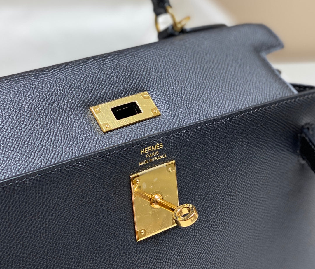 KELLY 28CM IN NOIR EPSOM CALFSKIN GOLD HARDWARE
