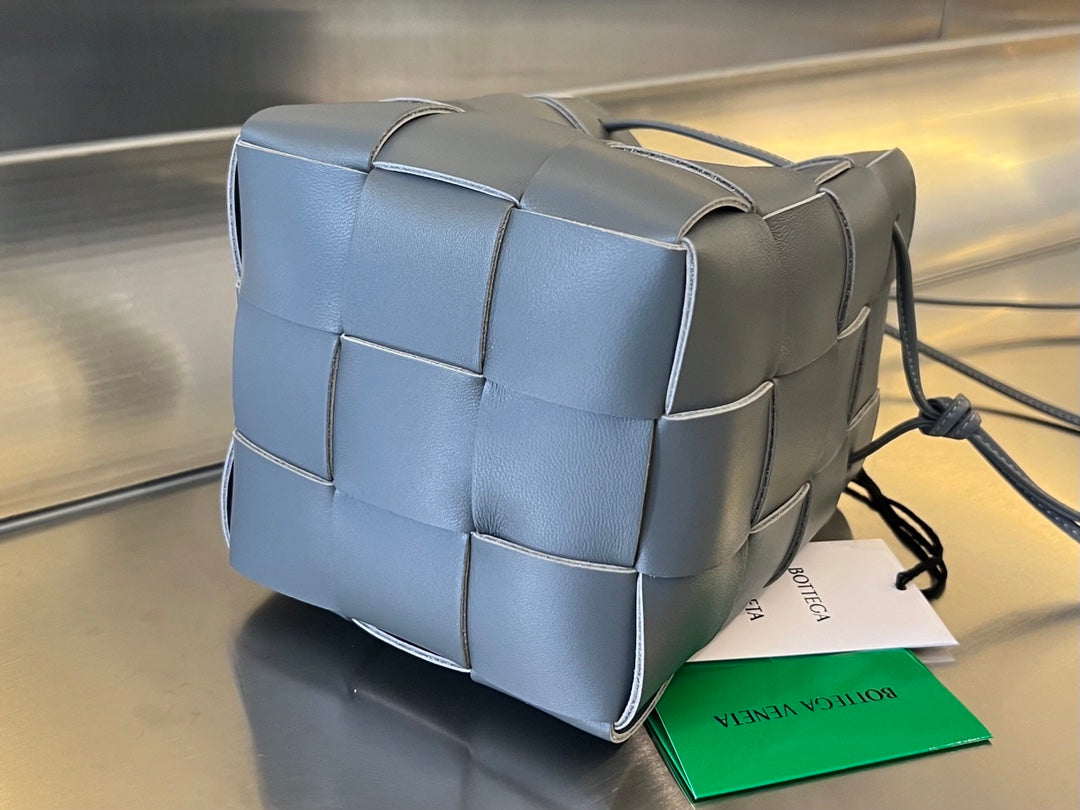 SMALL CASSETTE BUCKET 18 IN DAVY'S GRAY CALFSKIN
