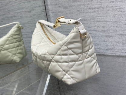 TRAVEL NOMAD POUCH 22 IN WHITE MACROCANNAGE LAMBSKIN GOLD HARDWARE