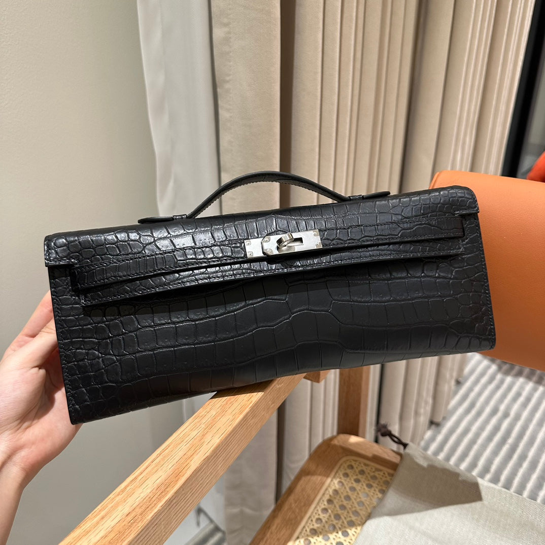 KELLY CUT 31 IN BLACK SHINY ALLIGATOR LEATHER WITH SILVER HARDWARE (MADE-TO-ODER)