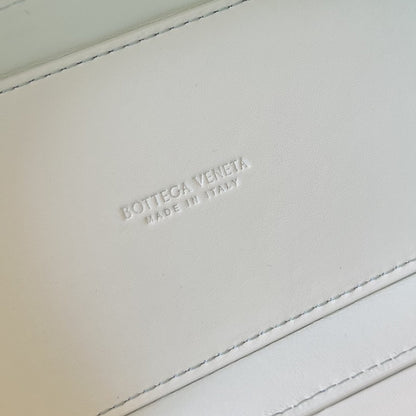 MINI VANITY CASE 18 IN WHITE LAMBSKIN