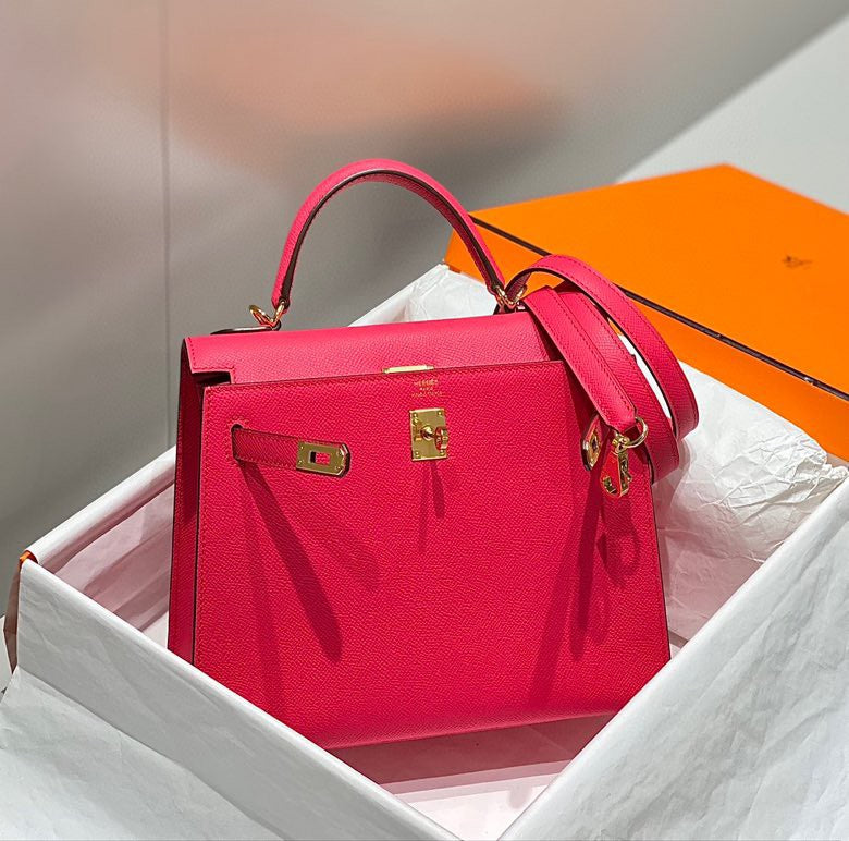 KELLY 25CM IN ROSE TYRIEN SWIFT CALFSKIN GOLD HARDWARE