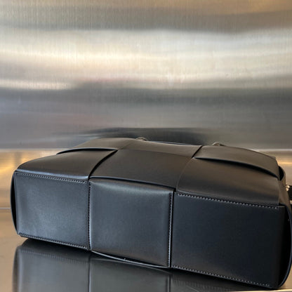 ARCO 36 BAG IN BLACK LAMBSKIN