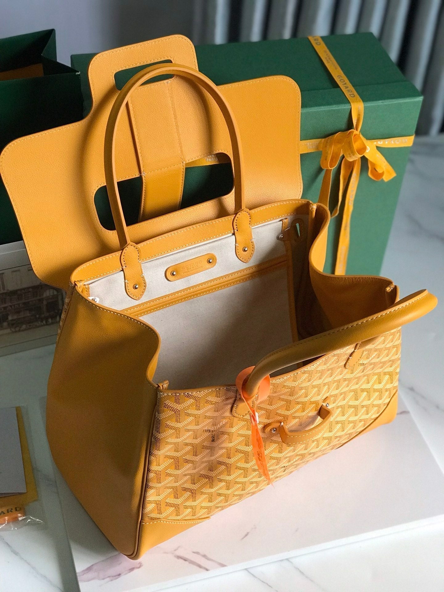 SAIGON SOUPLE BAG 34 IN YELLOW GOYARDINE CANVAS AND CALFSKIN