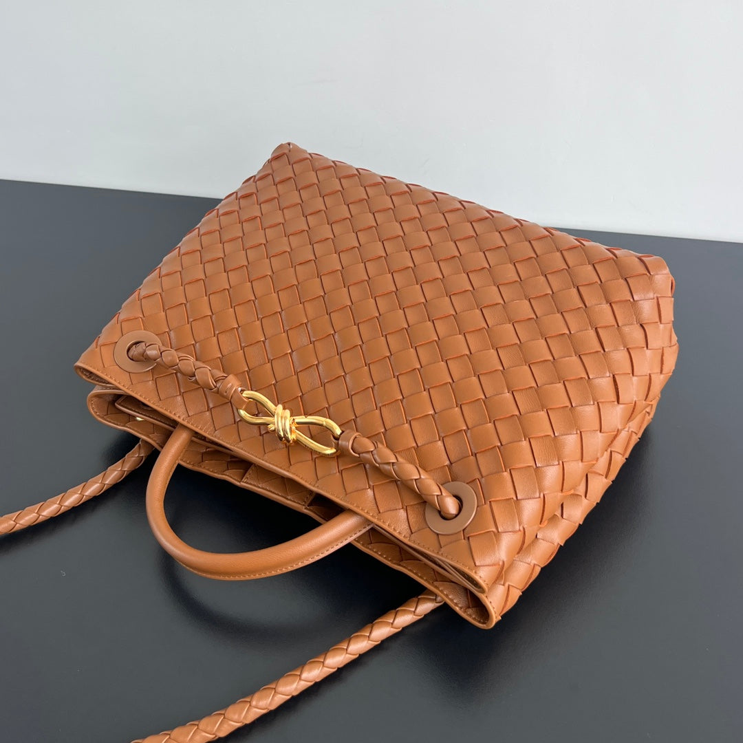 LARGE ANDIAMO 32 IN BURNT ORANGE LAMBSKIN