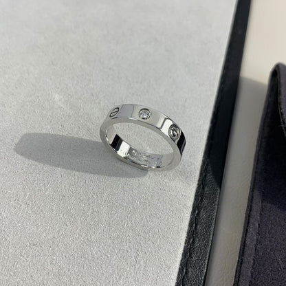 [AURORA]LIEBESRING 4MM 1 DIAMANT SILBER