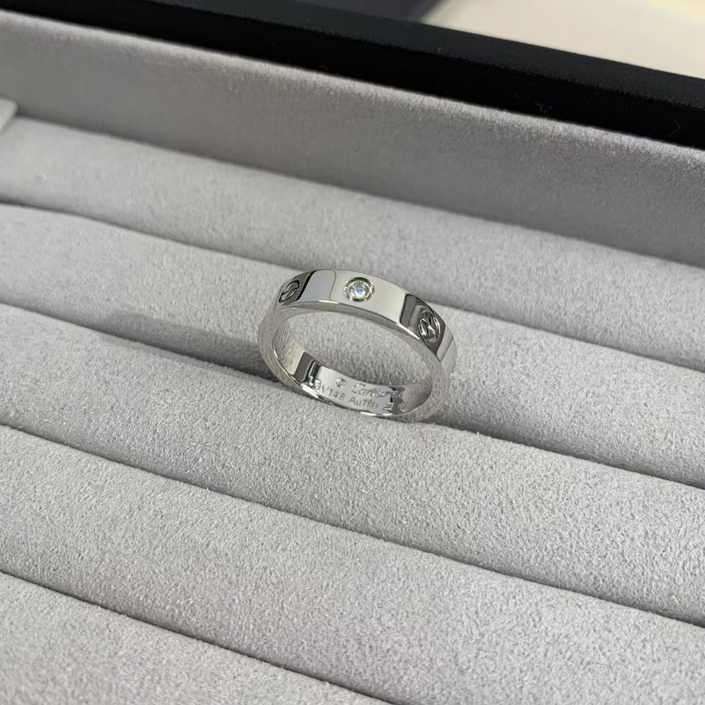 [AURORA]LIEBESRING 4MM 1 DIAMANT SILBER