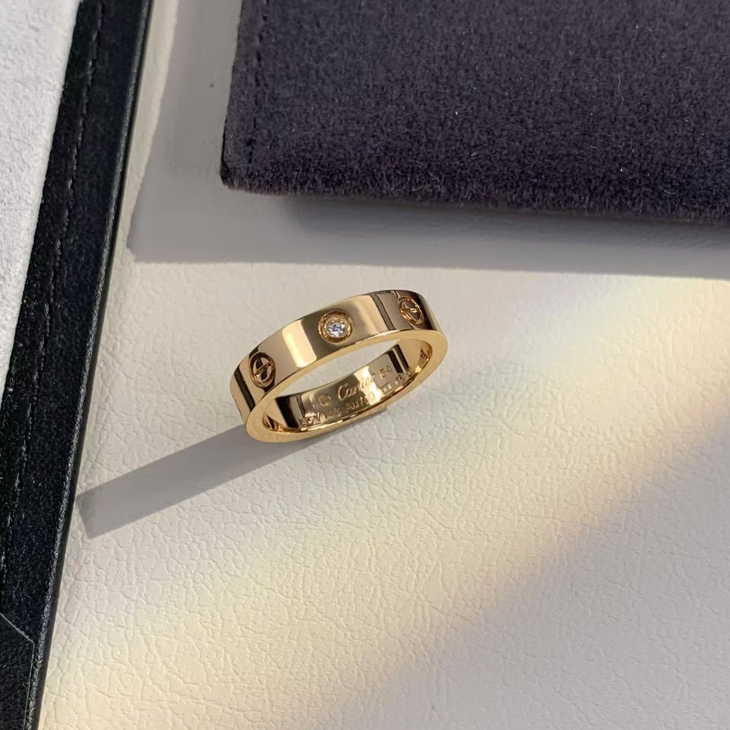 [AURORA] LIEBESRING 4MM 1 DIAMANT ROTGOLD