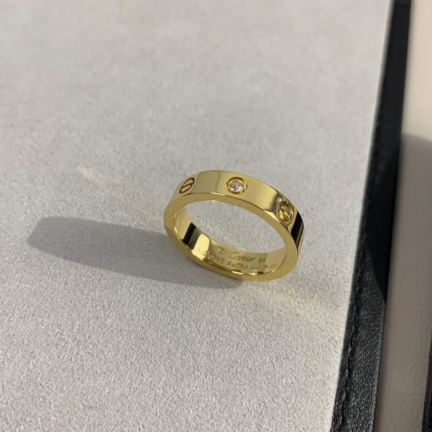 [AURORA]LIEBESRING 4MM 1 DIAMANT GOLD
