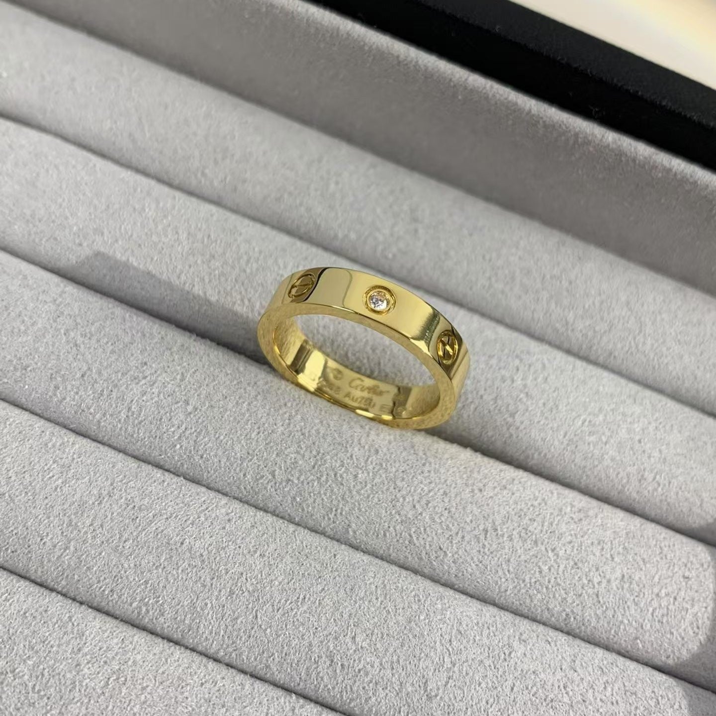 [AURORA]LIEBESRING 4MM 1 DIAMANT GOLD