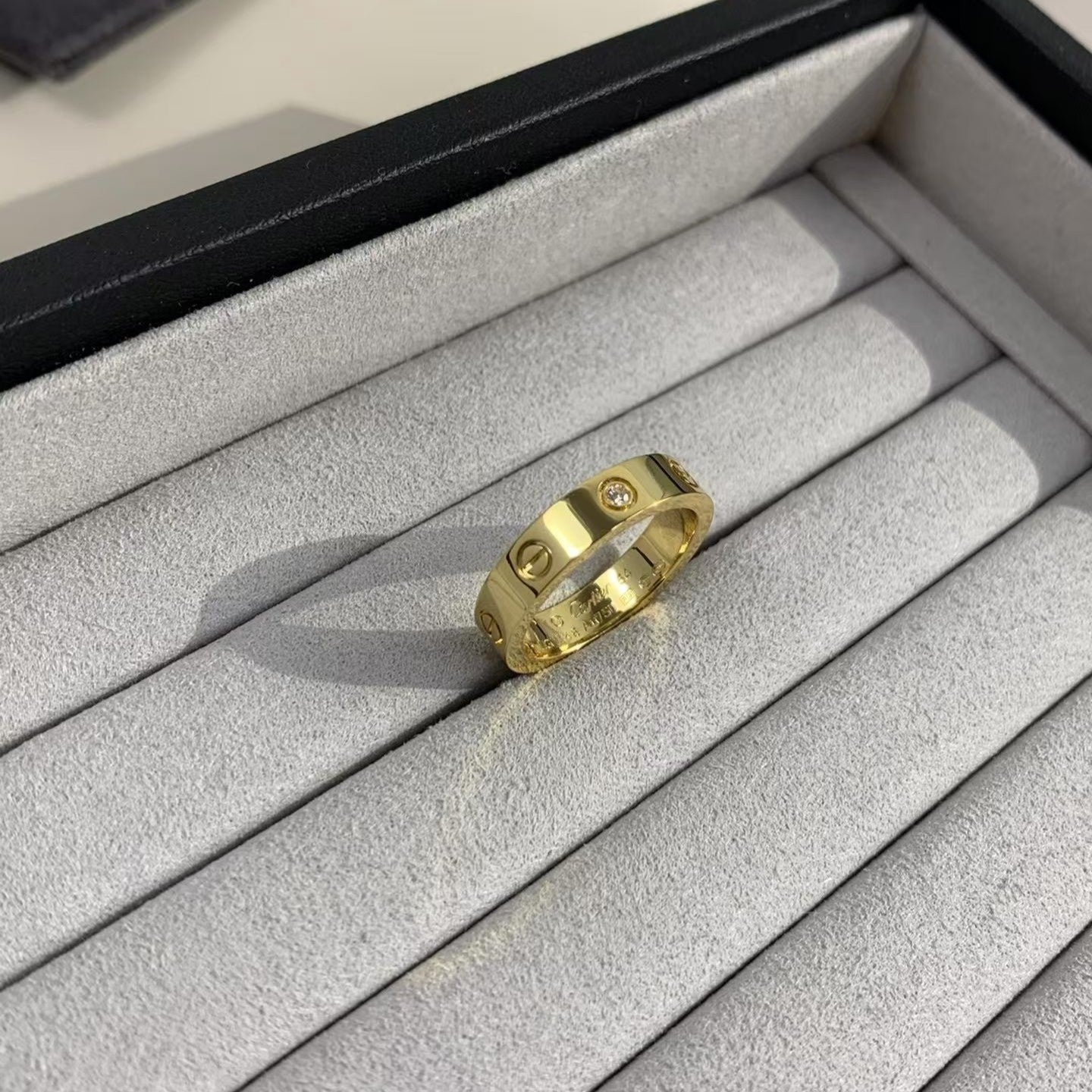 [AURORA]LIEBESRING 4MM 1 DIAMANT GOLD