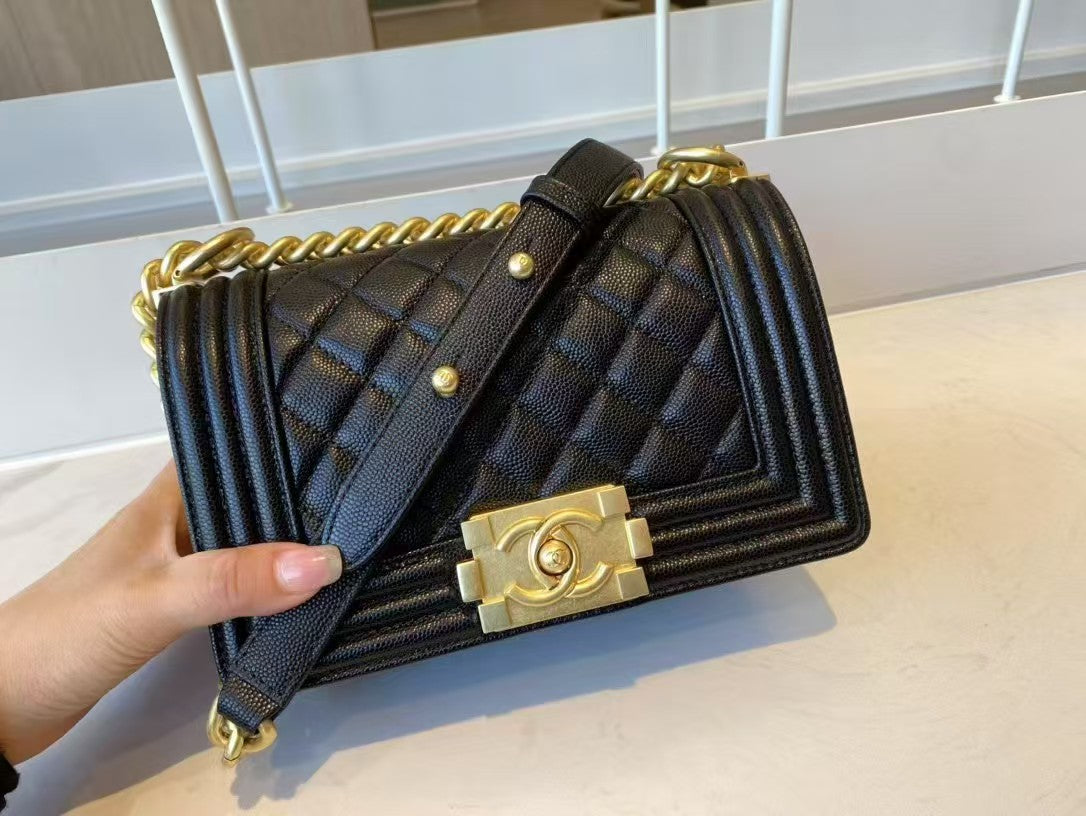 Leboy Schwarze mittelgroße Vintage-Tasche mit goldener Schnalle