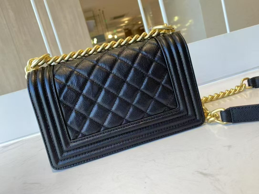 Leboy Schwarze mittelgroße Vintage-Tasche mit goldener Schnalle