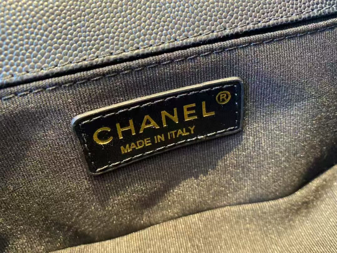 Leboy Schwarze mittelgroße Vintage-Tasche mit goldener Schnalle
