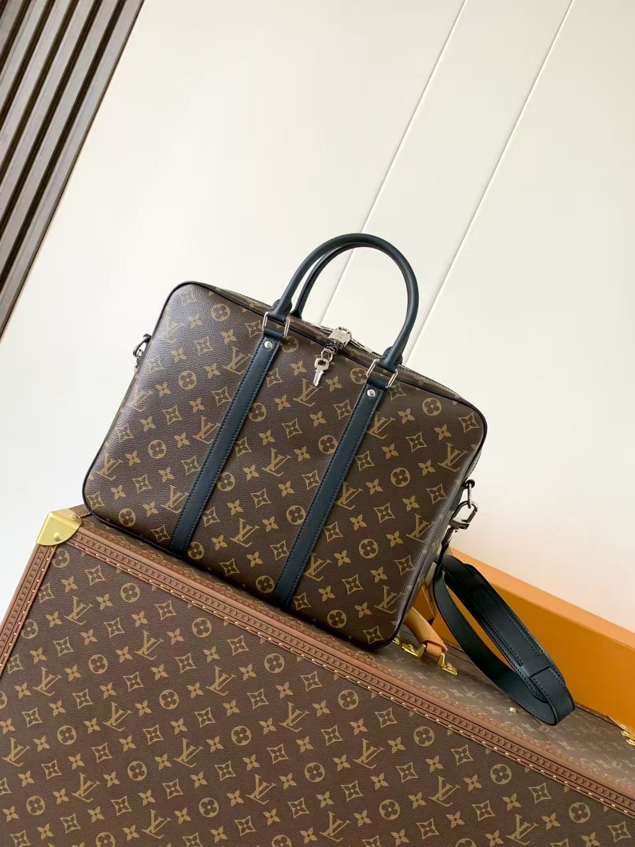 PORTE- DOCUMENTS VOYAGE NM HANDBAG 36 IN BROWN DAMIER