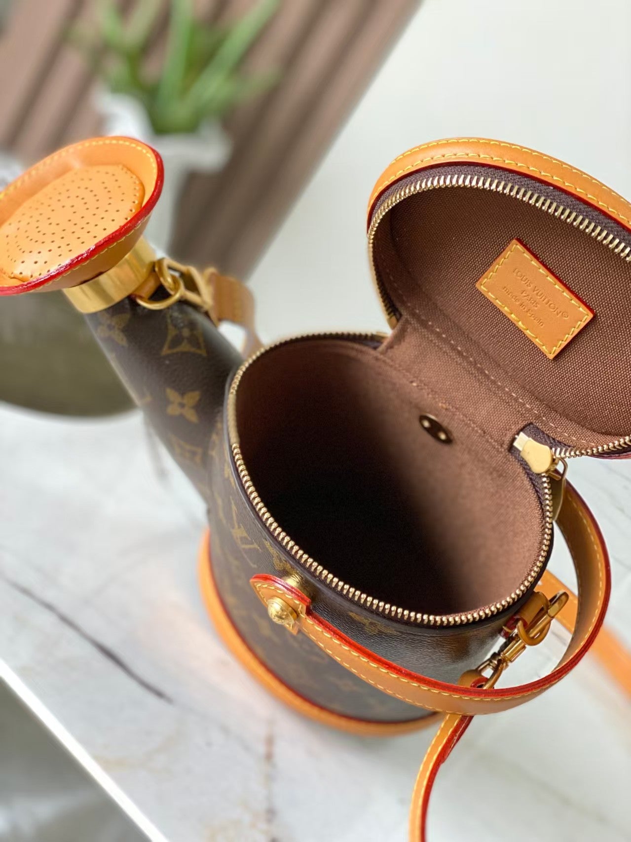 WATERING CAN BROWN WATER BOTTLE SHAPED HANDBAG