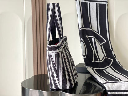 CC 26S BLACK AND WHITE STRIPED BEACH BAG SET