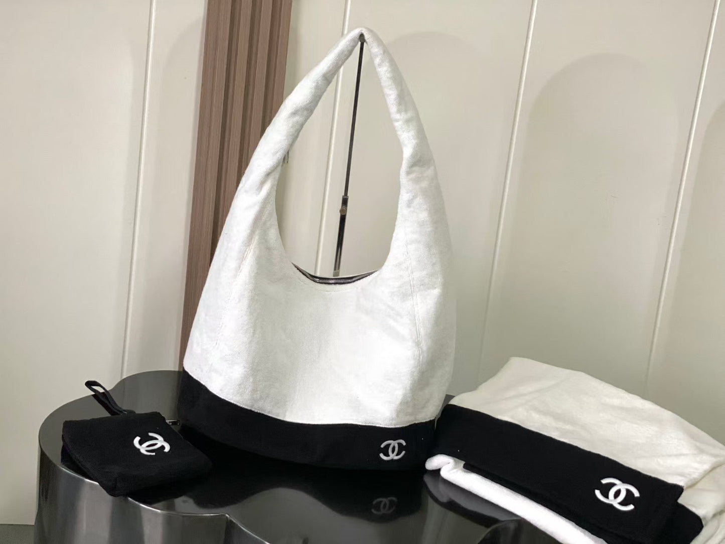 CC 26S WHITE AND BLACK COLOR BLOCKING BEACH BAG SET