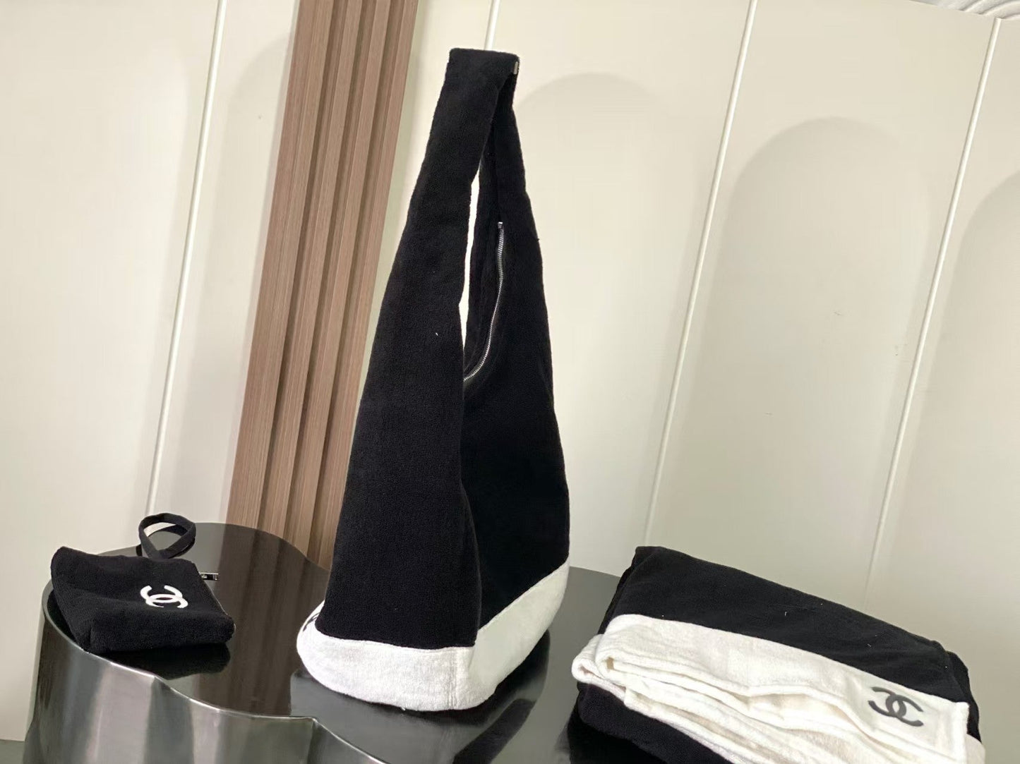 CC 26S BLACK AND WHITE COLOR BLOCKING BEACH BAG SET