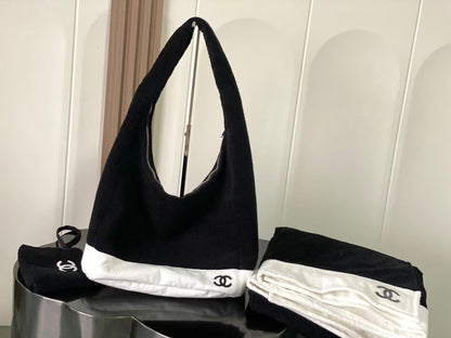 CC 26S BLACK AND WHITE COLOR BLOCKING BEACH BAG SET