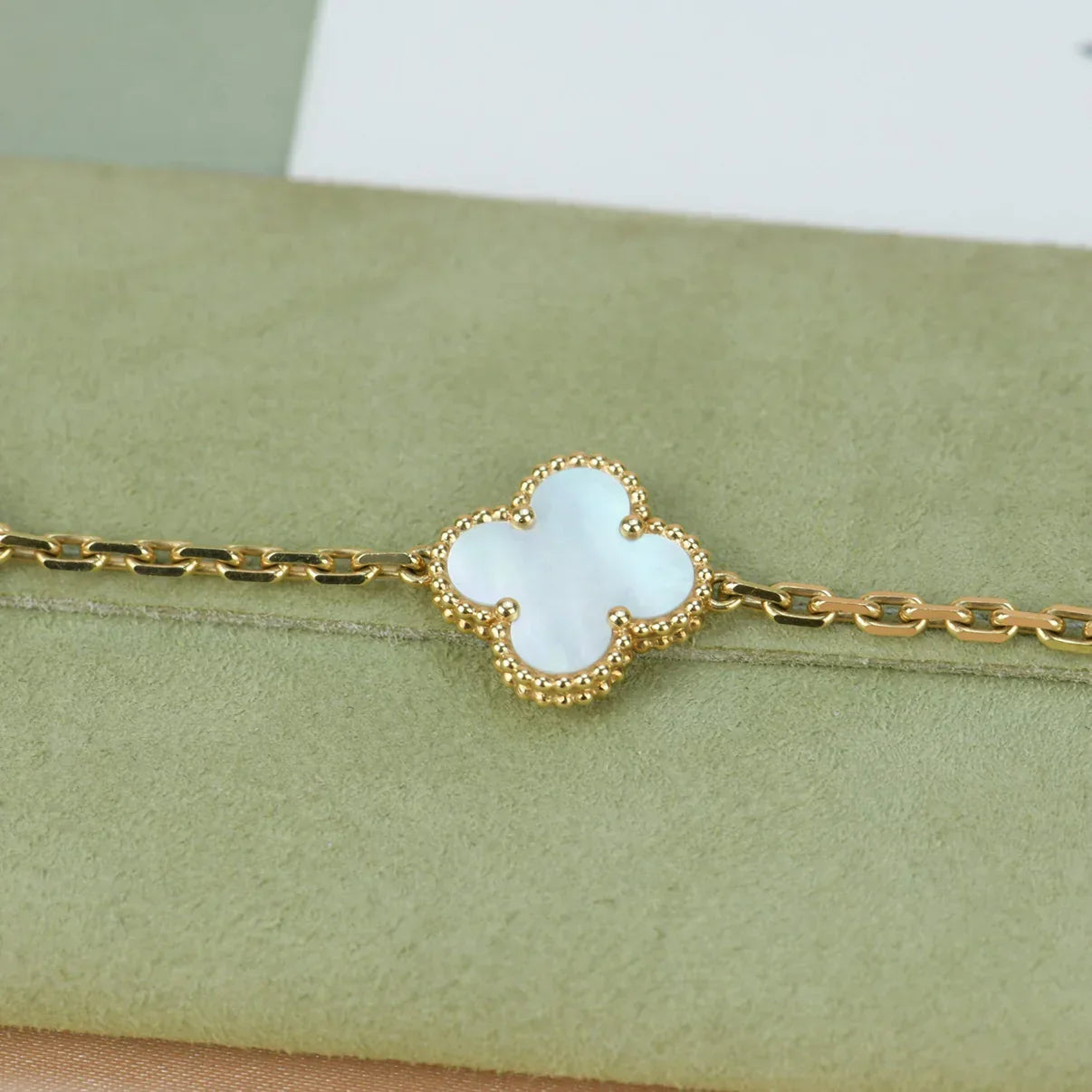 [AURORA]CLOVER WHITE PEARL MOP 5 MOTIF BRACELET COLLECTION