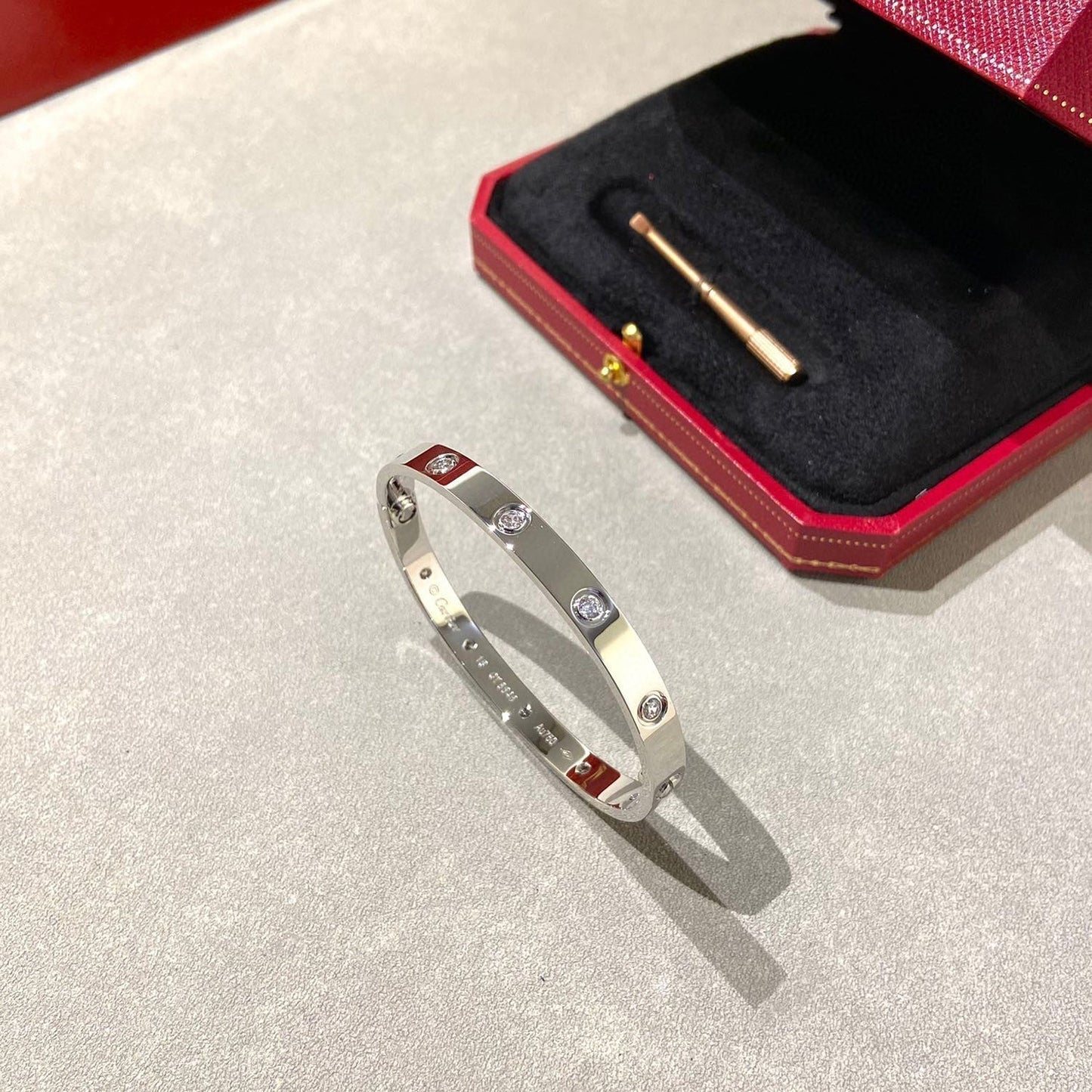 [AURORA]LIEBESARMBAND 6,1 MM 10 DIAMANTEN