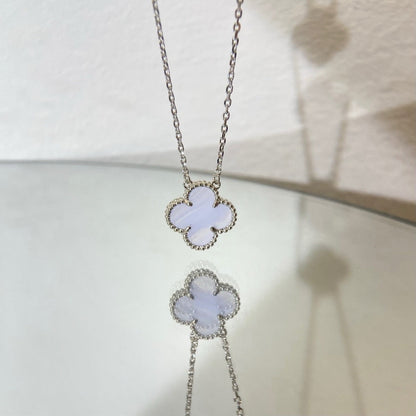 [basloveJW]クローバー 15mm ブルーカルセドニーネックレス シルバー