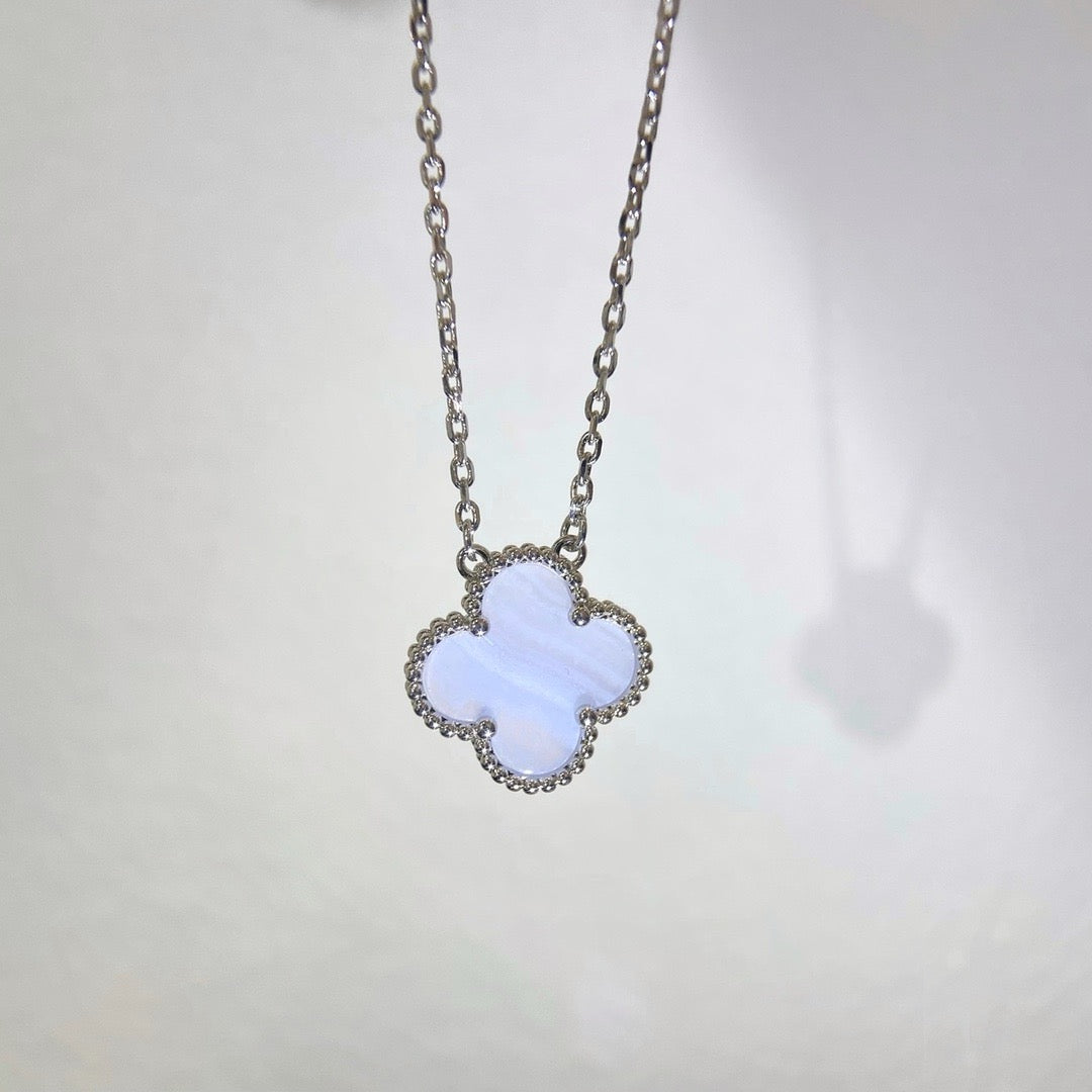 [basloveJW]クローバー 15mm ブルーカルセドニーネックレス シルバー