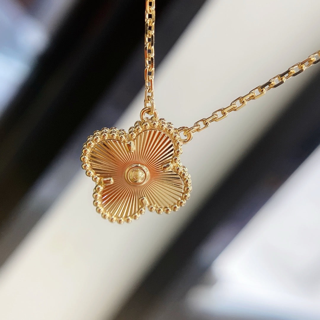 [basloveJW]クローバー 15mm レーザーネックレス