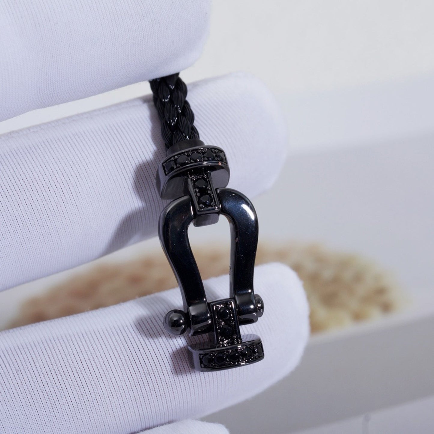 [AURORA]FORCE LARGE SERIES HORSESHOE BLACK SAMURAI BRACELET