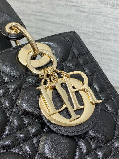 MEDIUM LADY BAG 24 IN BLACK CALFSKIN GOLD HARDWARE