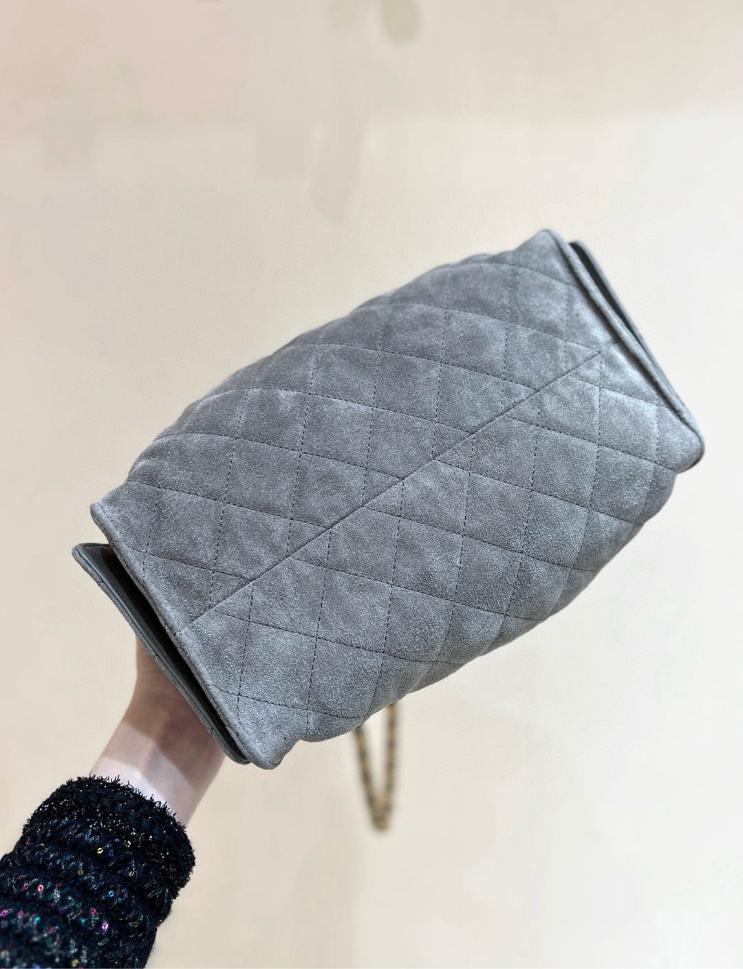 CC 25 HANDBAG IN GREY 30 SUEDE GOLD HARDWARE